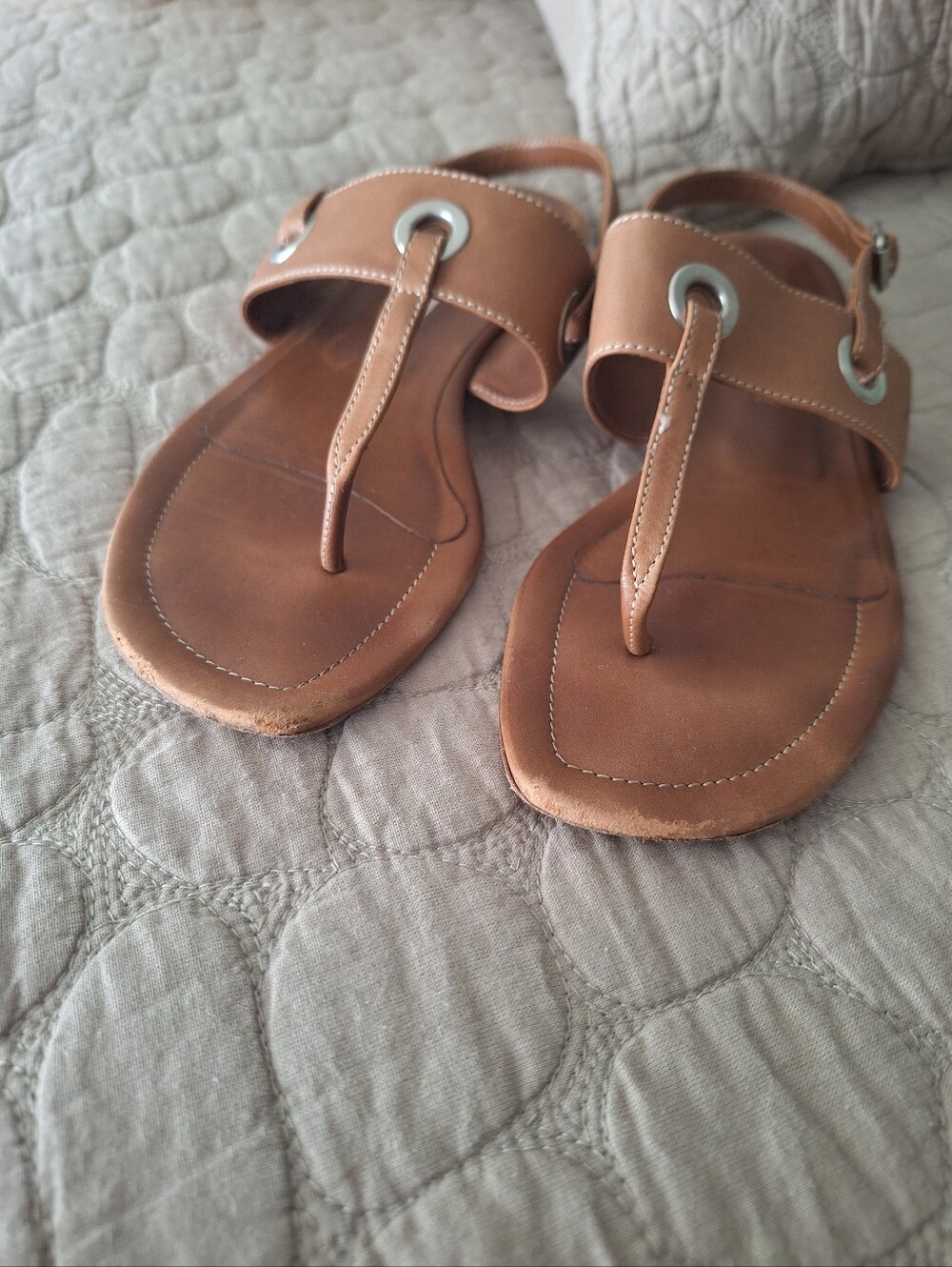 Manolo Blahnik Brown Leather Mooti Thong Sandals with Grommet Detail - Picture 5 of 13